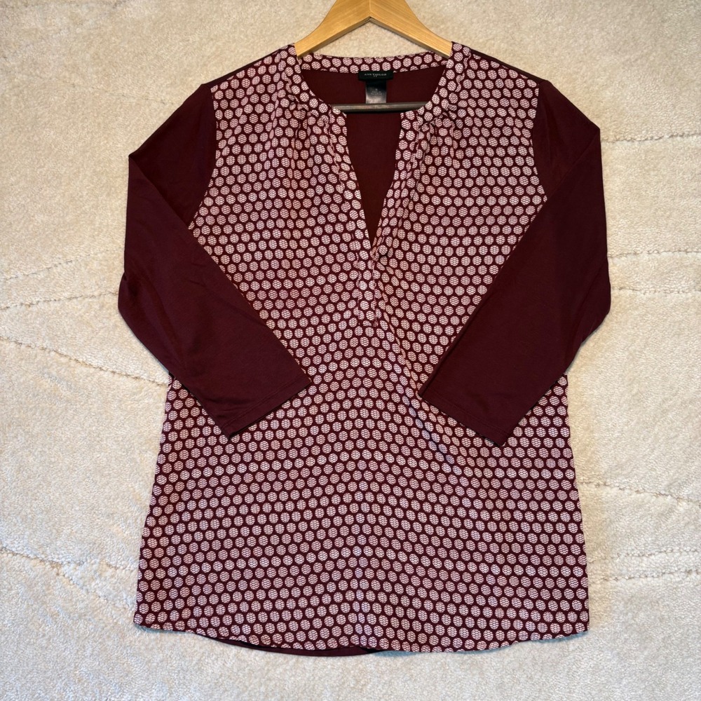 Ann Taylor Medallion Print Split Neck Blouse Womens Small Burgundy *